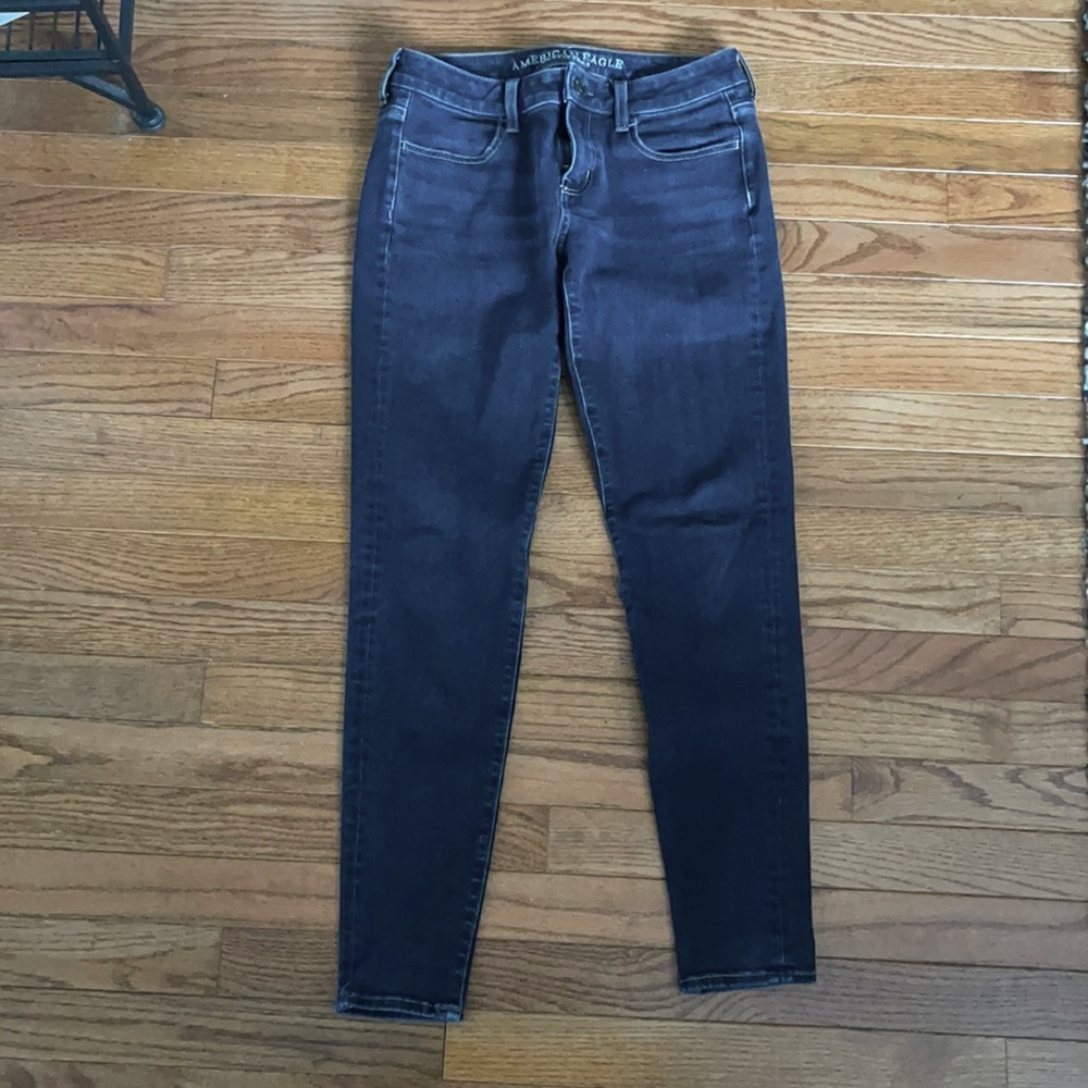 American Eagle skinny jeggings. Size 4 regular mid rise. Good condition.
